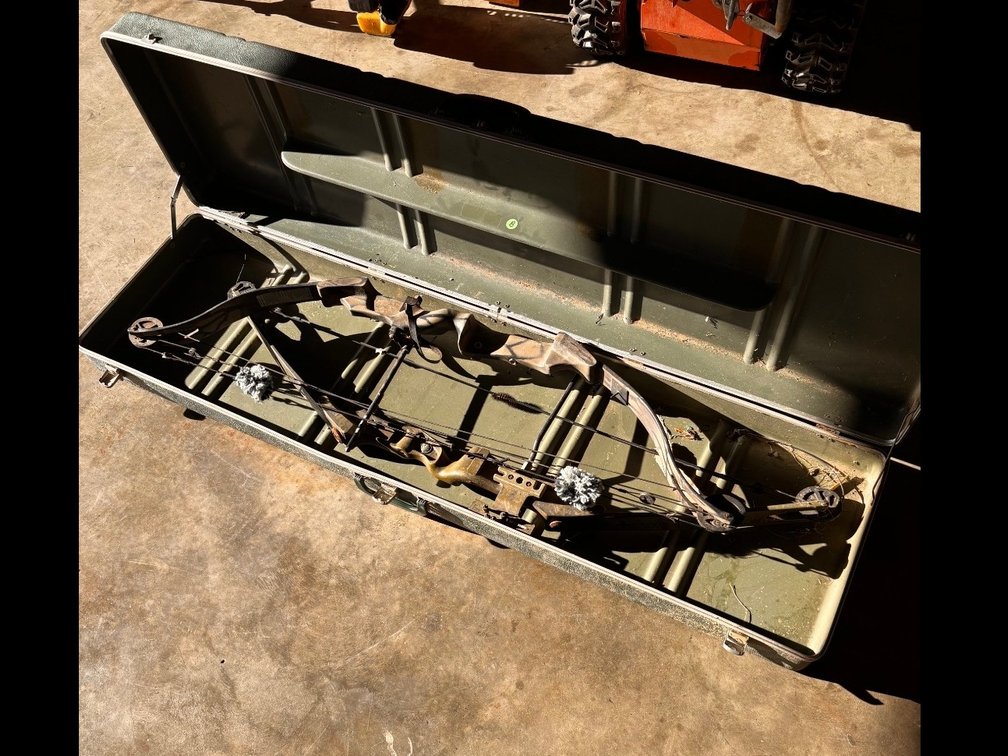 compound bow with case