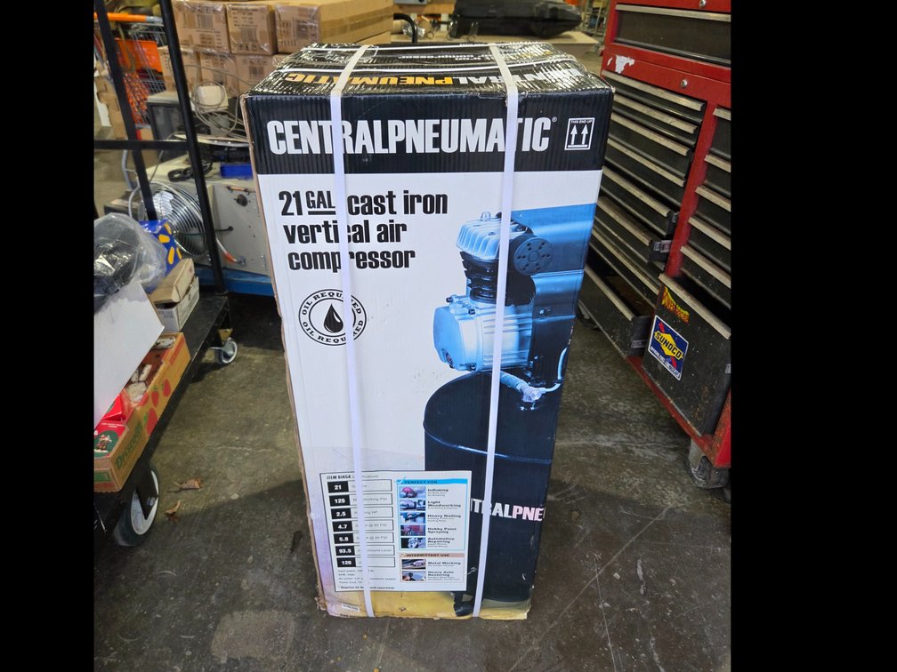 Central Pneumatic 21-Gallon Cast Iron Vertical Air Compressor