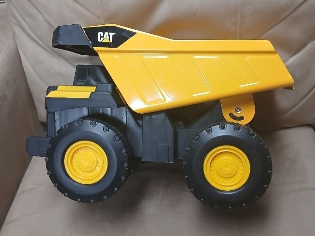 CAT Dump truck  CR