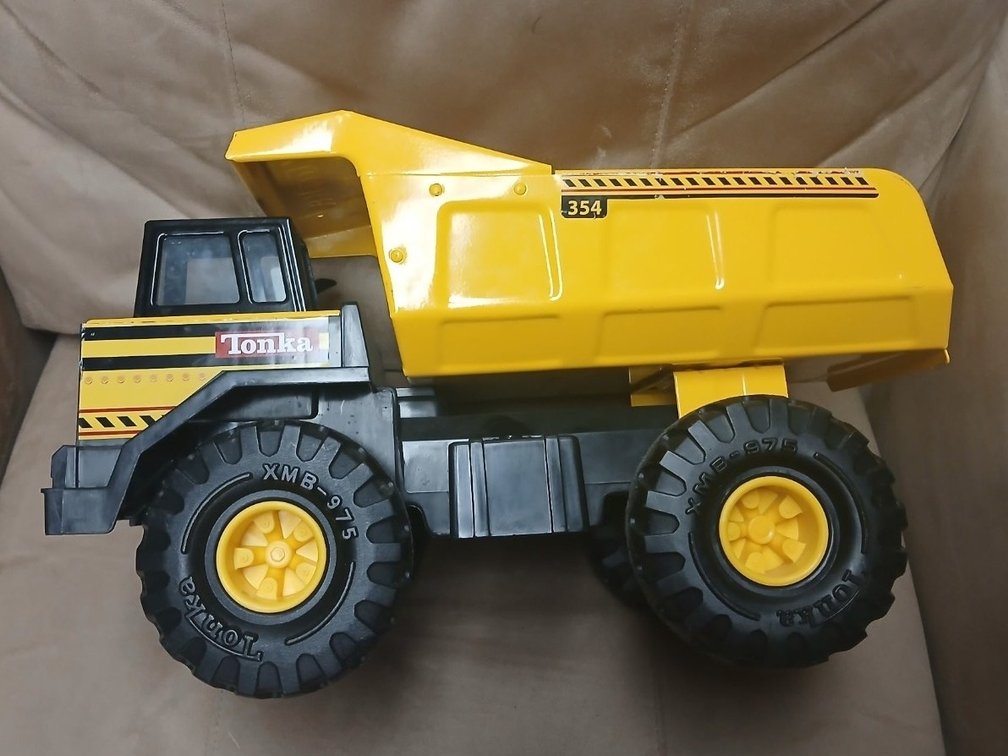 Tonka dump truck  CR