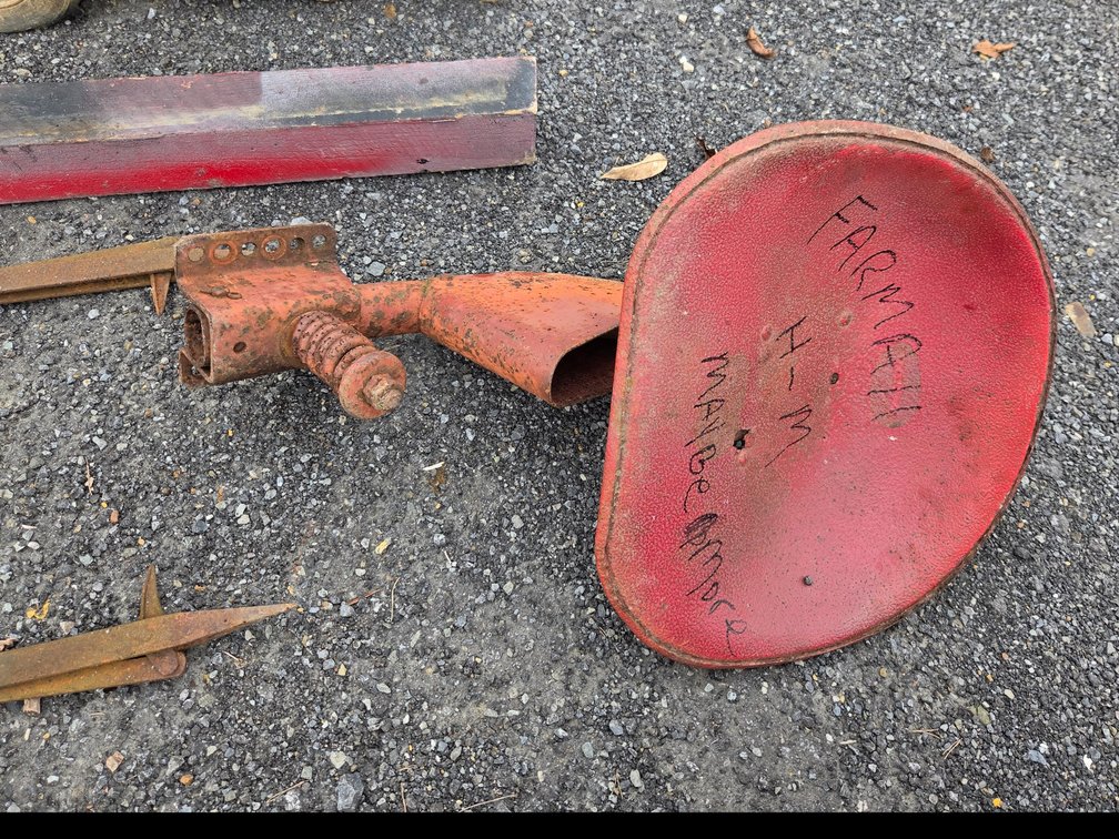 Farmall tractor seat OSR6