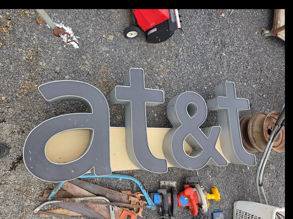 AT&T sign OSR6