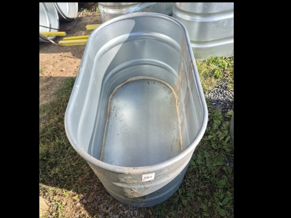 New 100 gal water tub