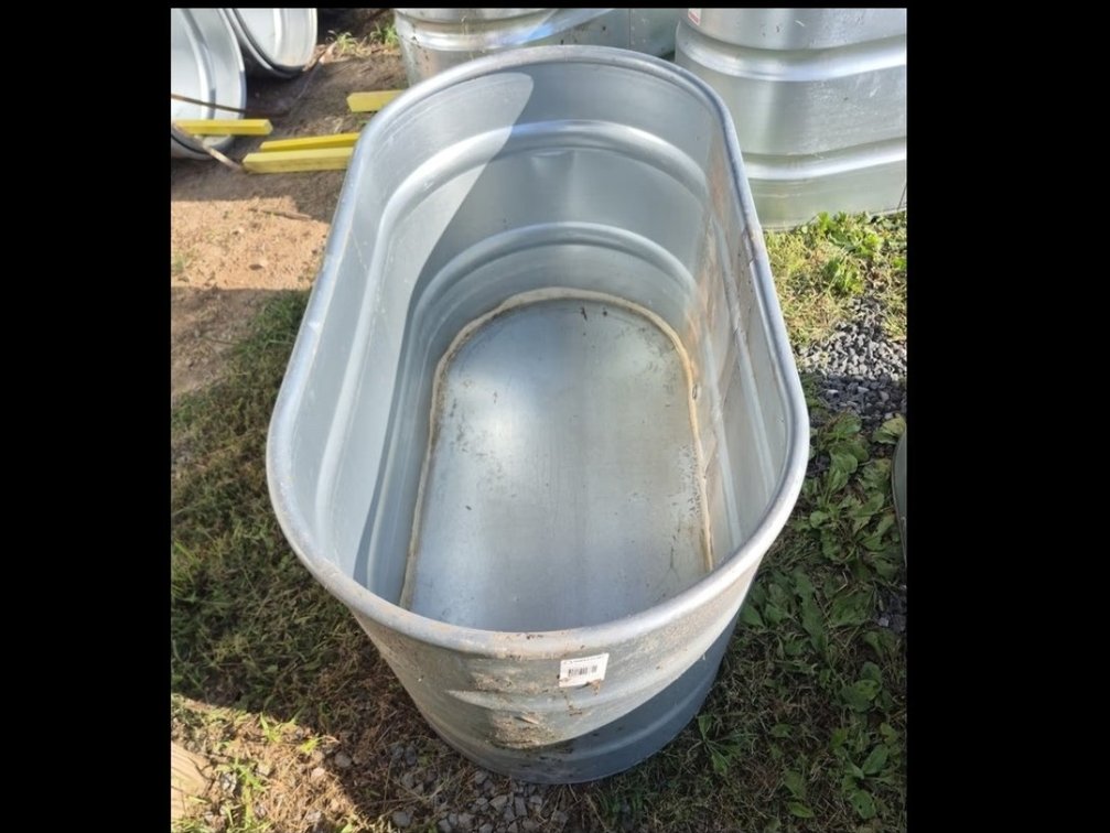 New 100 gal water tub