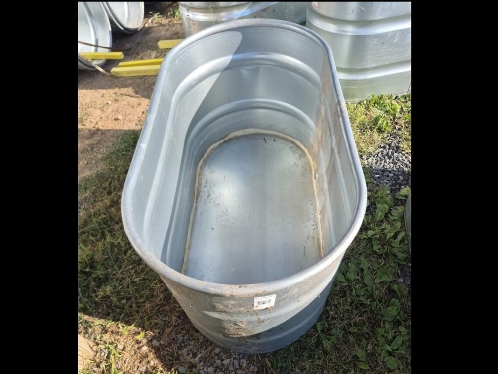 New 100 gal water tub