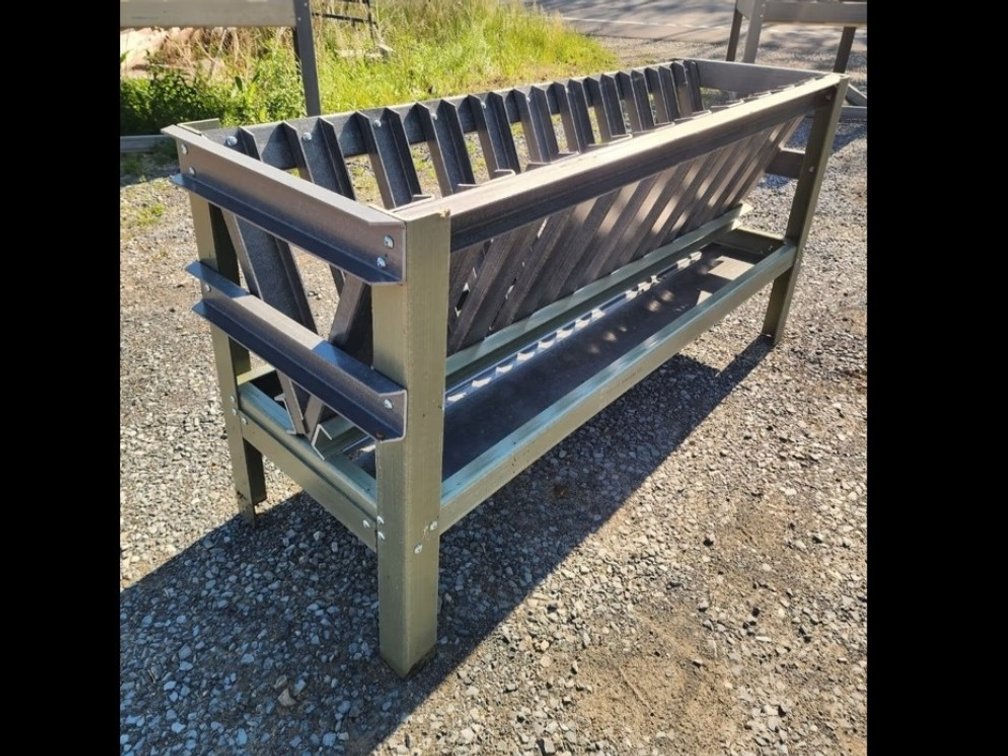 Sheep feeder