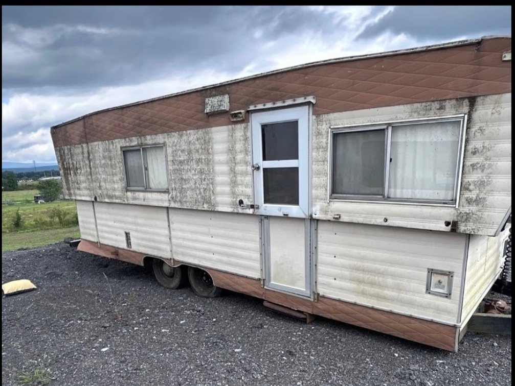 Hi lo camping trailer  no title