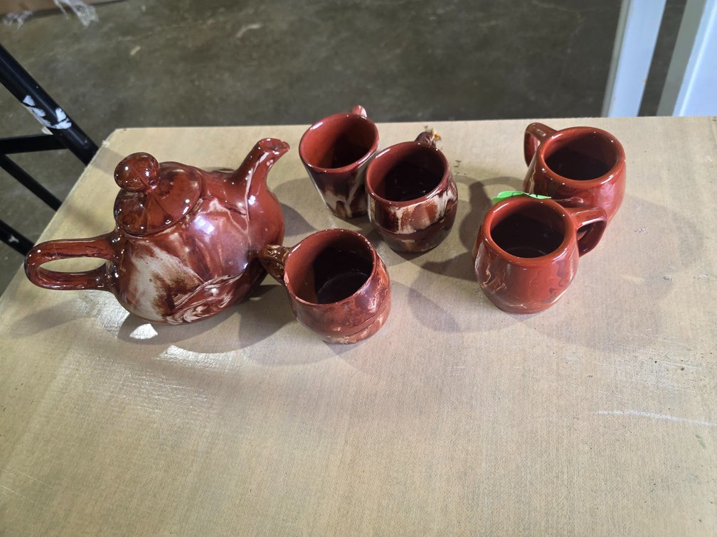 Marble brown and white tea set