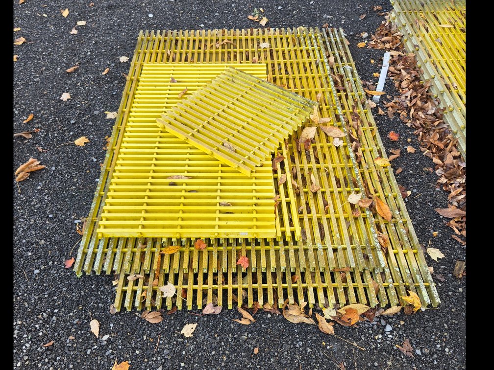 Fiberglass grating