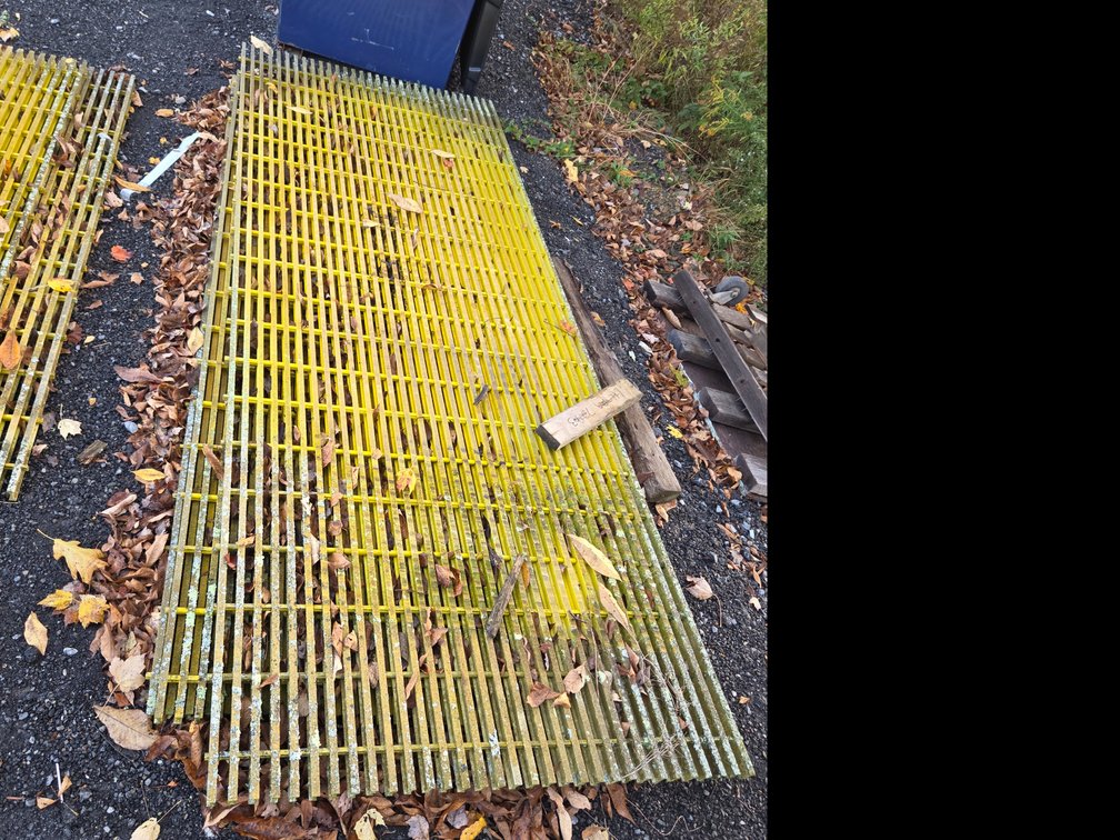 Fiberglass grating