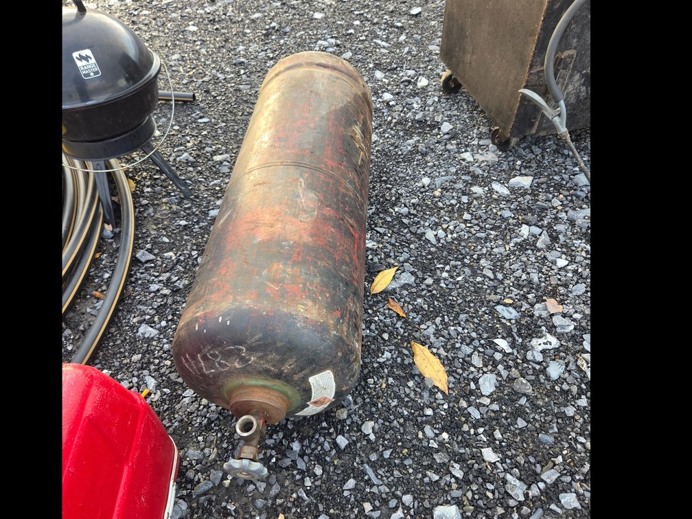 heavy-duty industrial compressed gas cylinder