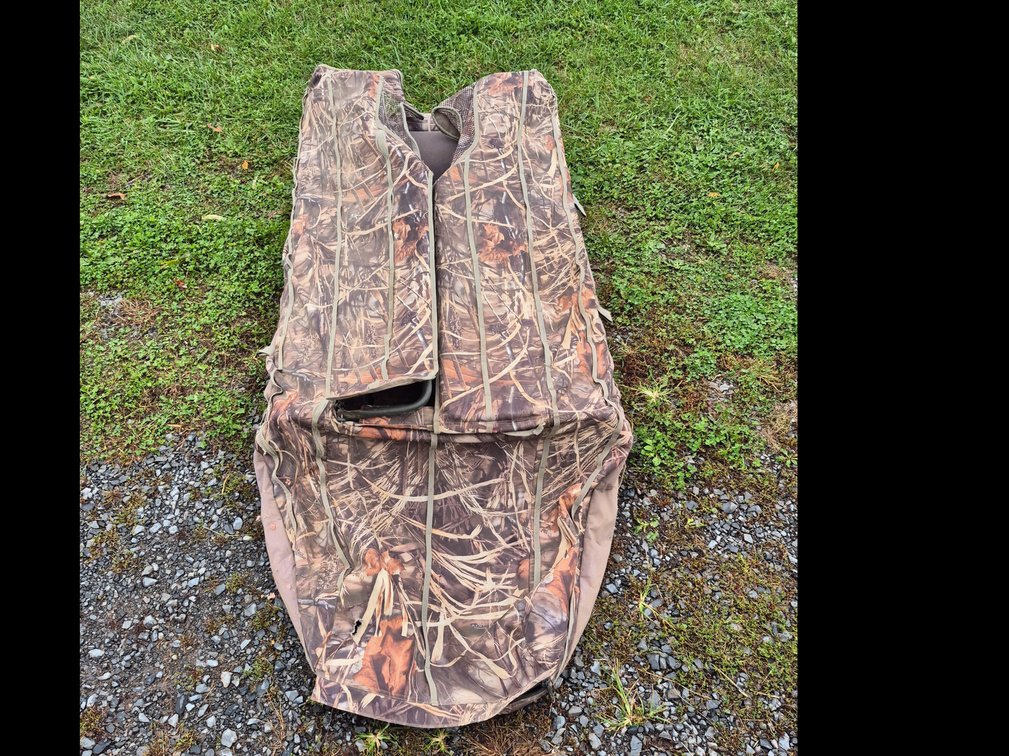 Lay out waterfowl hunting blind