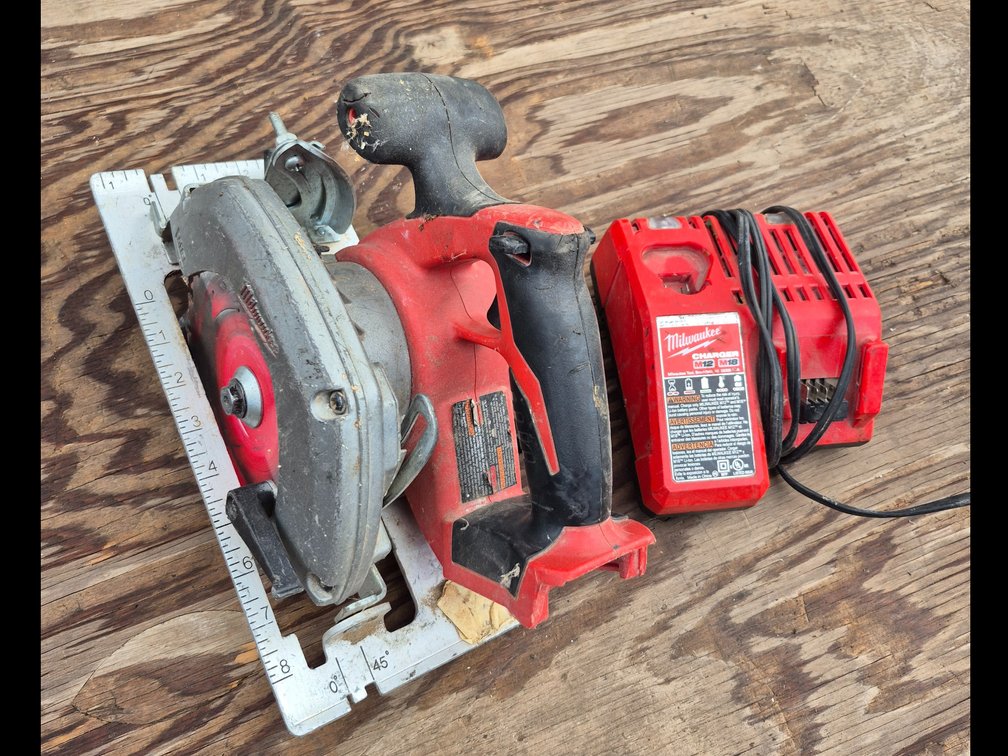 Milwaukee saw and charger