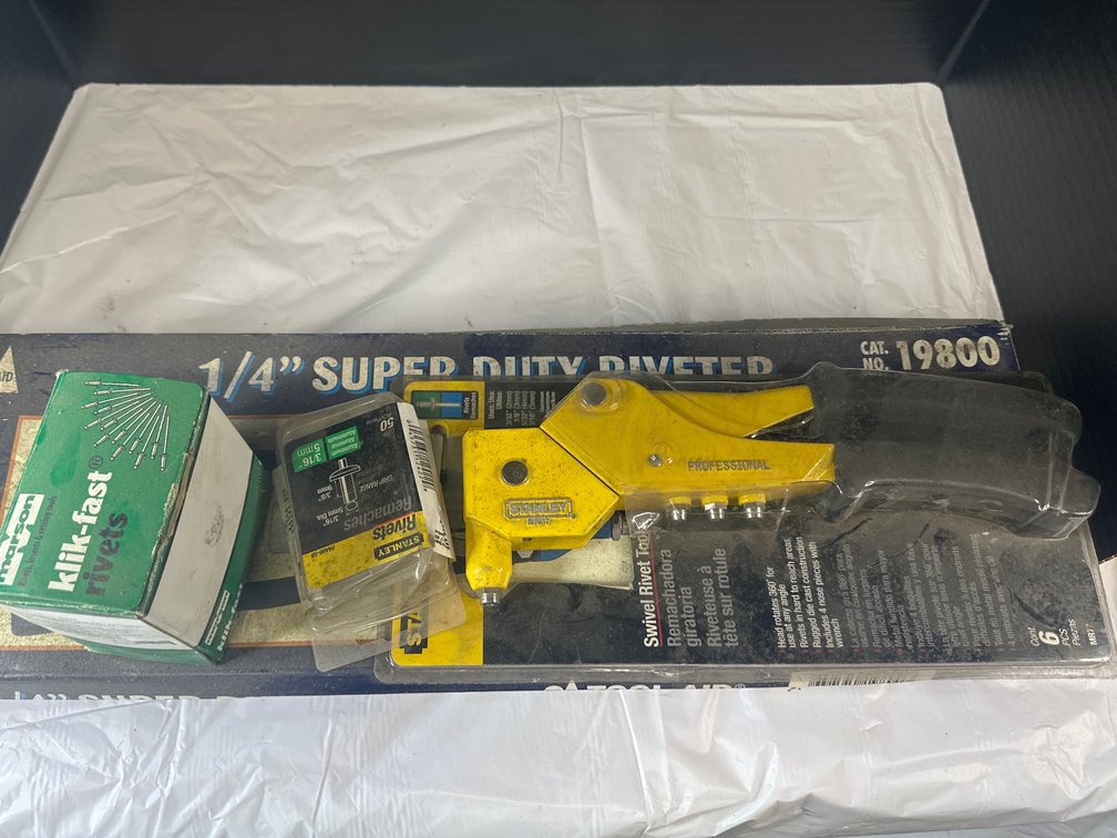 Stanley Swivel Rivet Tool and 1/4" Super Duty Riveter