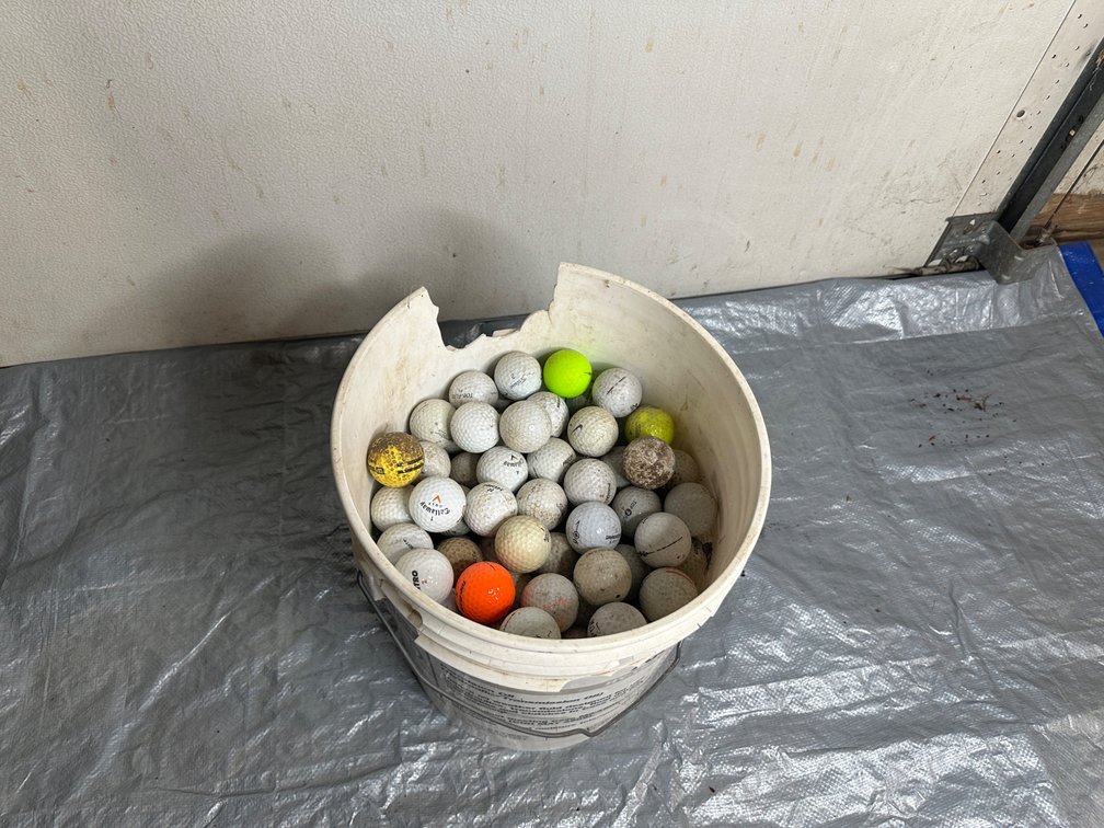 Golf balls - 5 gallon bucket of golf balls