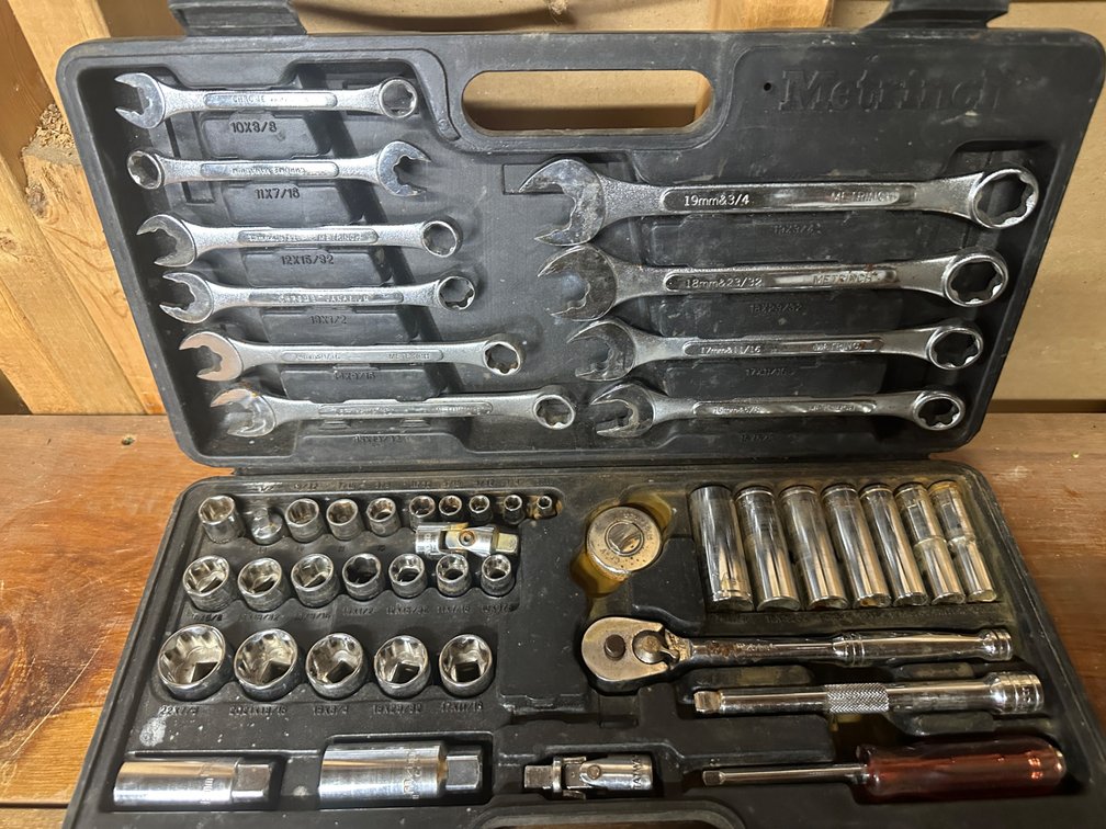 Metrinch Wreches & Socket Set in black case