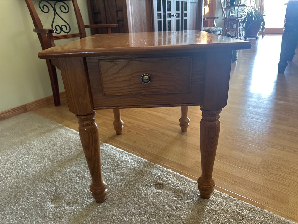 End table with 1 drawer