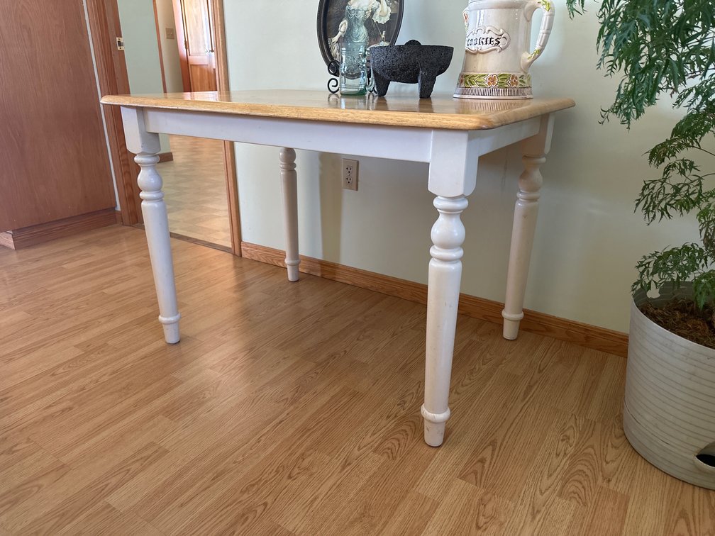 Dining table - pine wood look, white legs