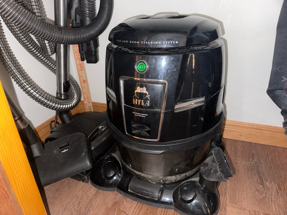 HYLA Air & Room Vacuum Cleaning System w/ accessories