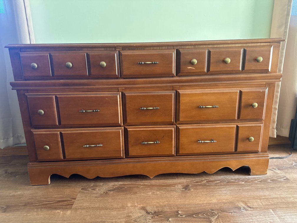 Dresser with 6 drawers