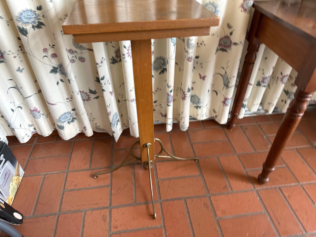 31" Tall 15"x15" Square Top Plant stand with unique iron base
