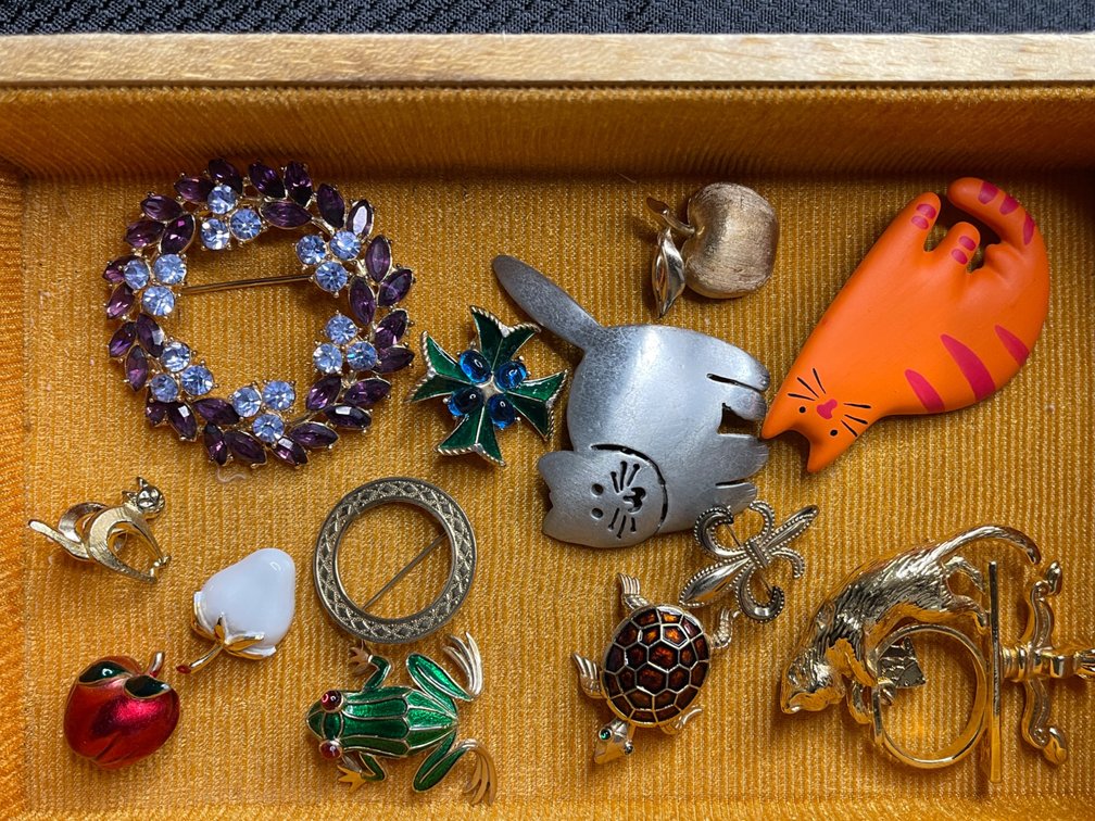 Broaches