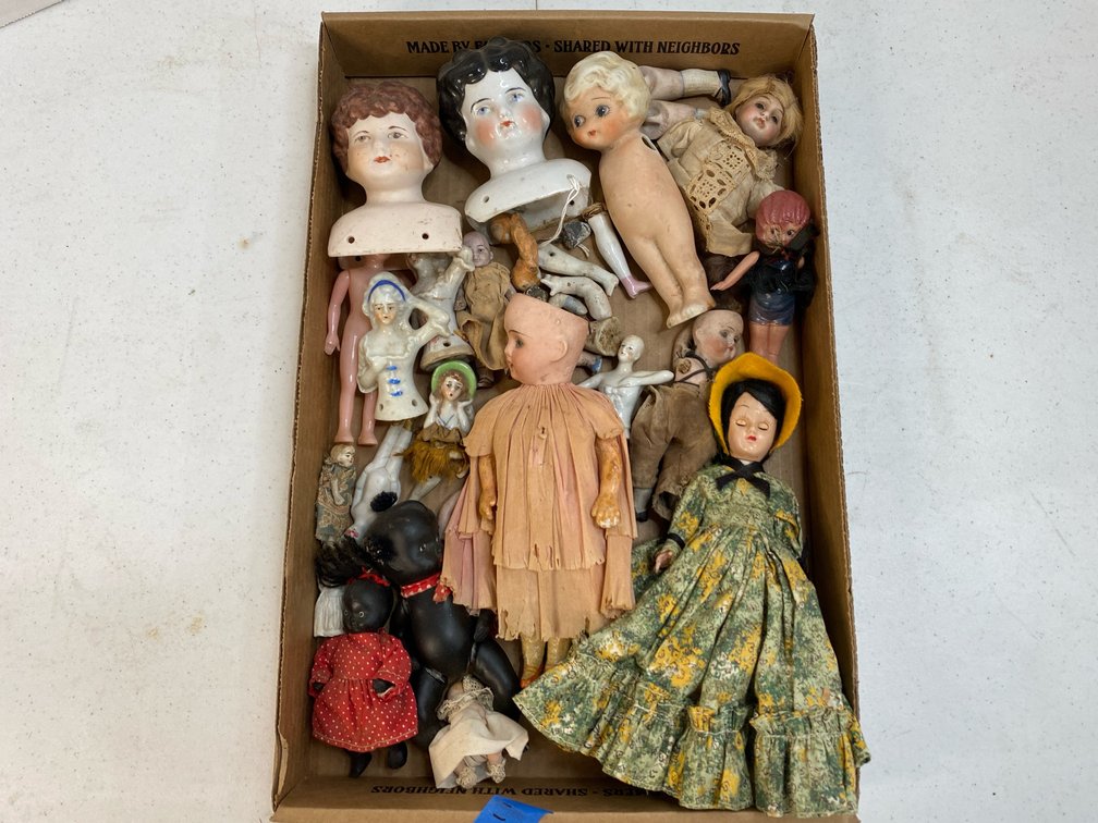 Lot 1 of 4 vintage dolls 