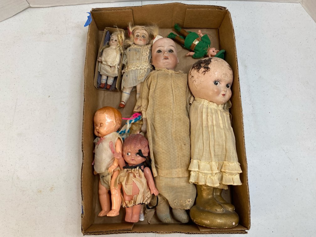 Lot 2 of 4 vintage dolls 