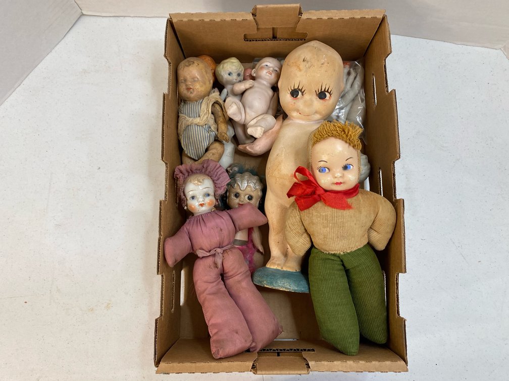 Lot 4 of 4 vintage dolls