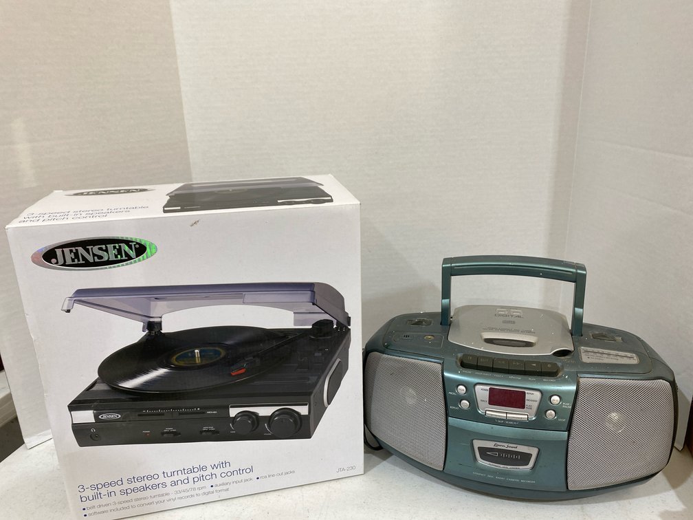 Jensen 3 speed turntable and compact stereo 