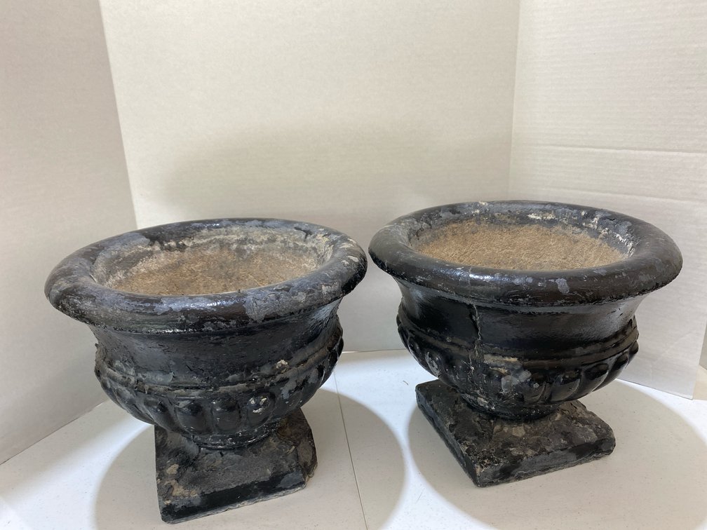 2 Concrete planters 