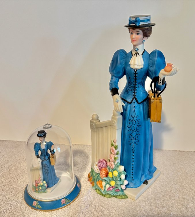 Vintage Avon President's Club Figurine with Miniature