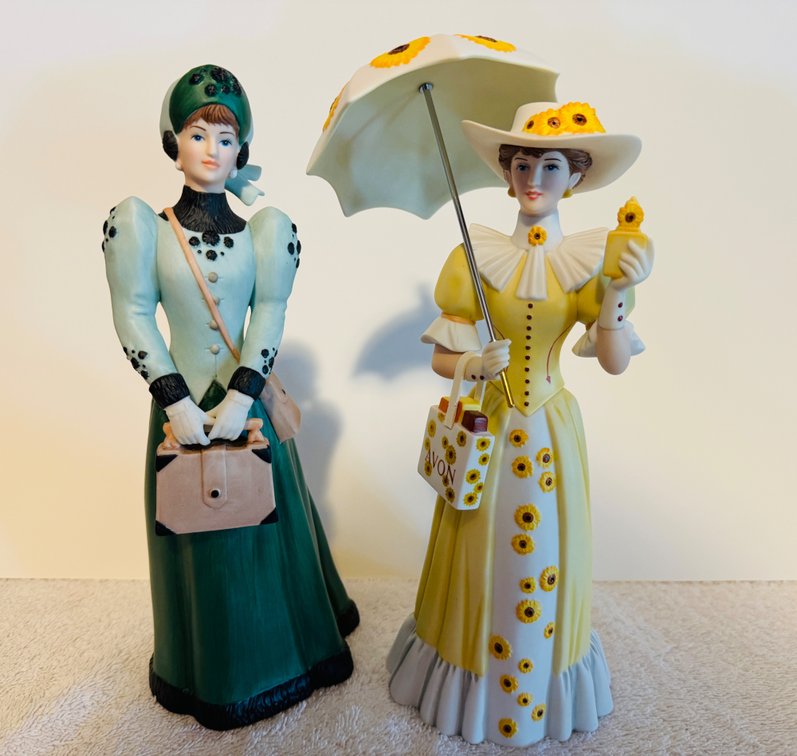 Pair of Vintage Avon President's Club Porcelain Figurine