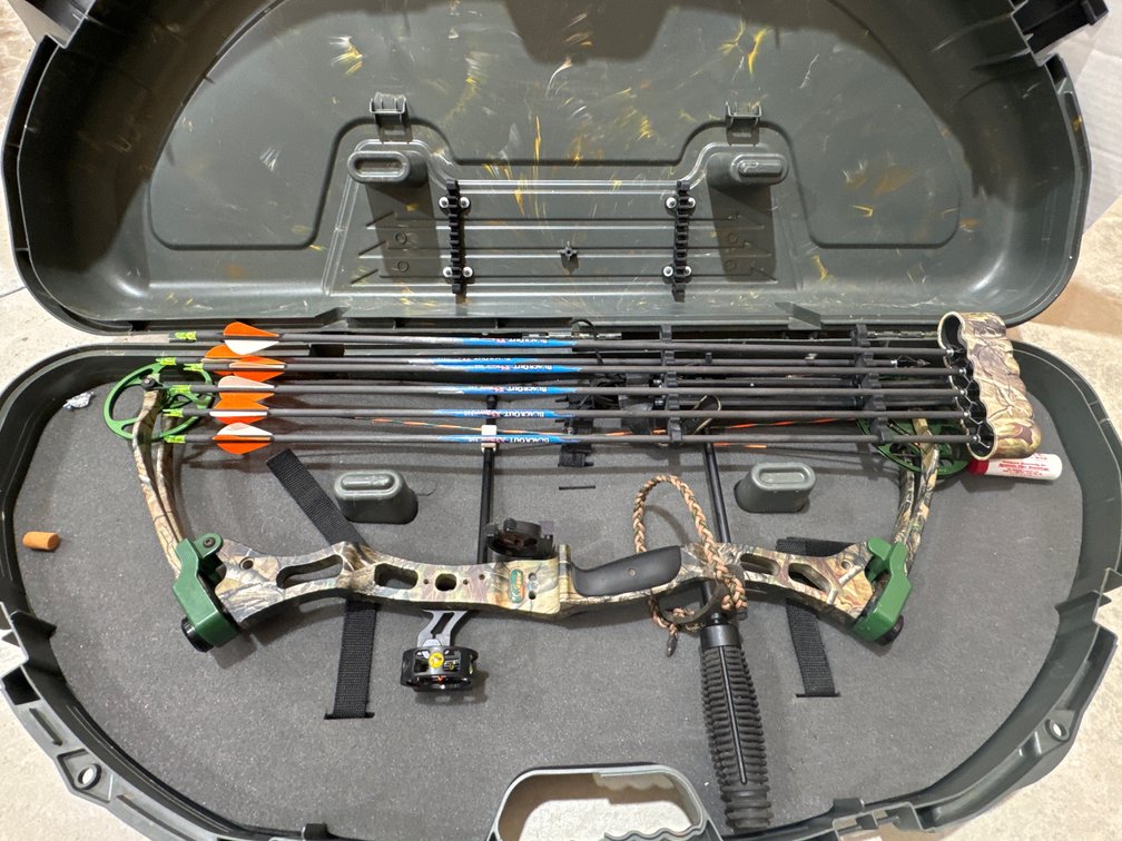 Bear Bow with case and arrows