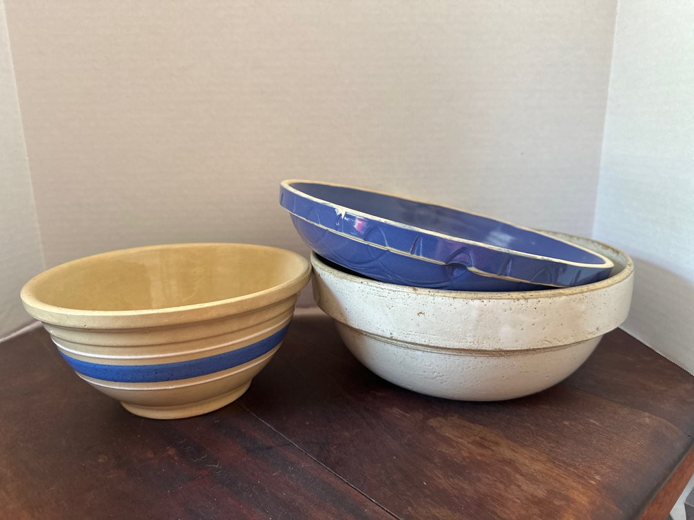 2 stoneware bowls and one pie pan