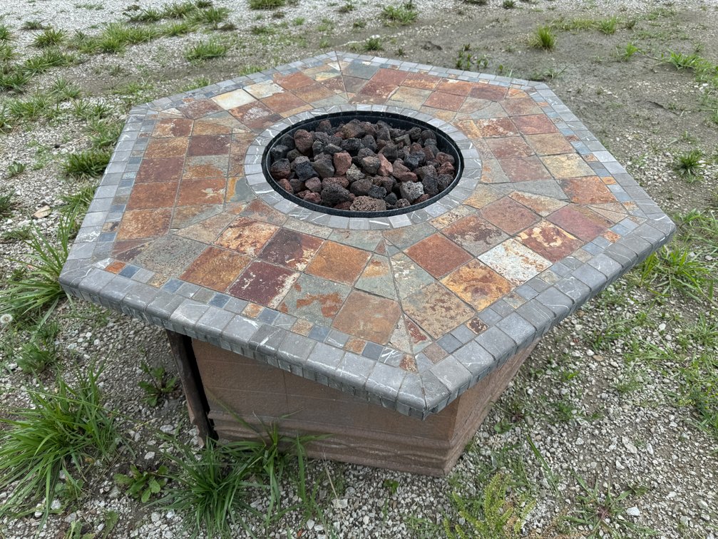 Gas Fire pit, larger size, uses LP tank.