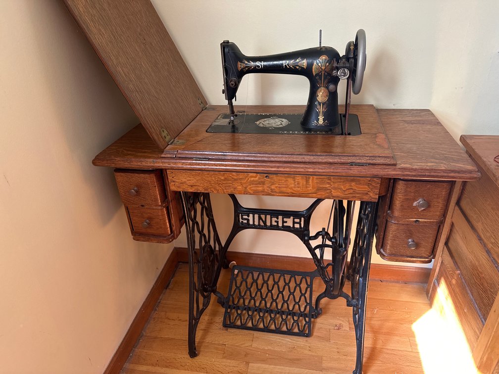 Vintage Singer Sewing Machine 