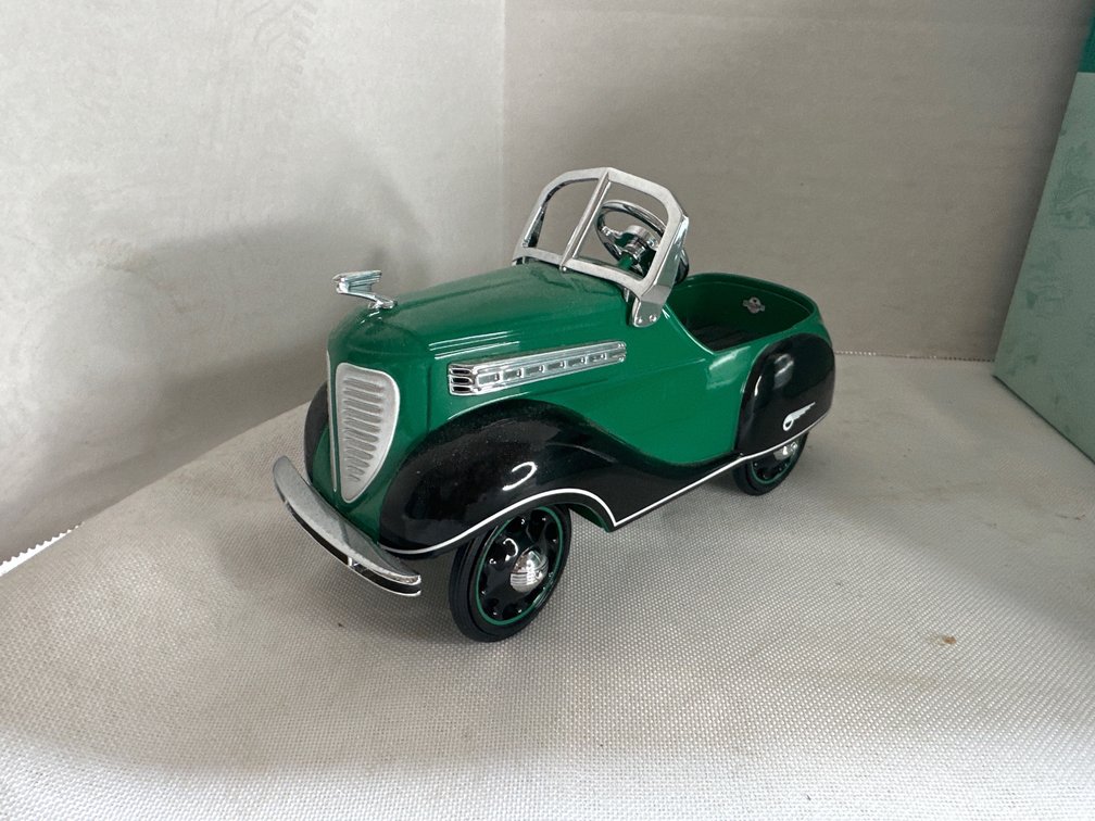 Hallmark Kiddie Car Classics Lot 8  of 15