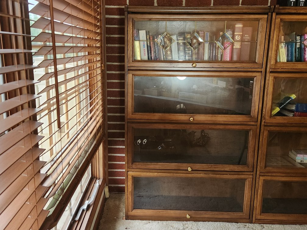 Library cabinet Lot 1 of 2