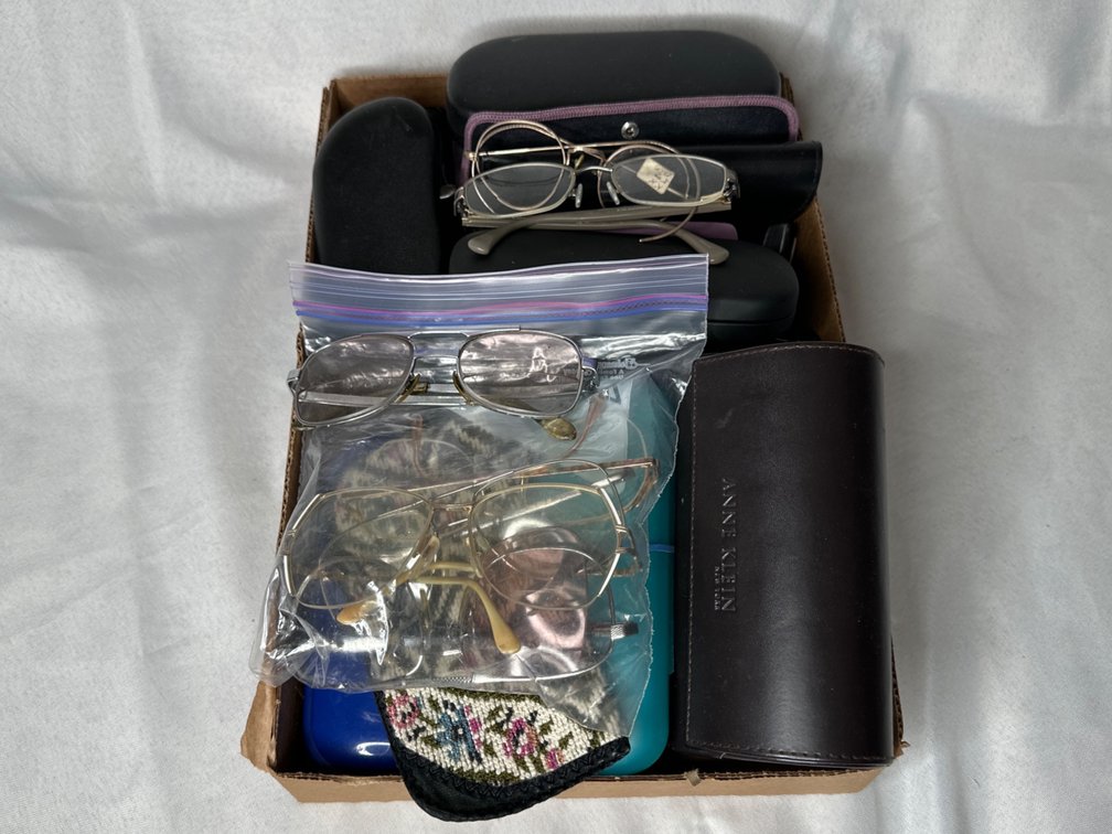 Glasses, Cases & Vintage Grooming Kit