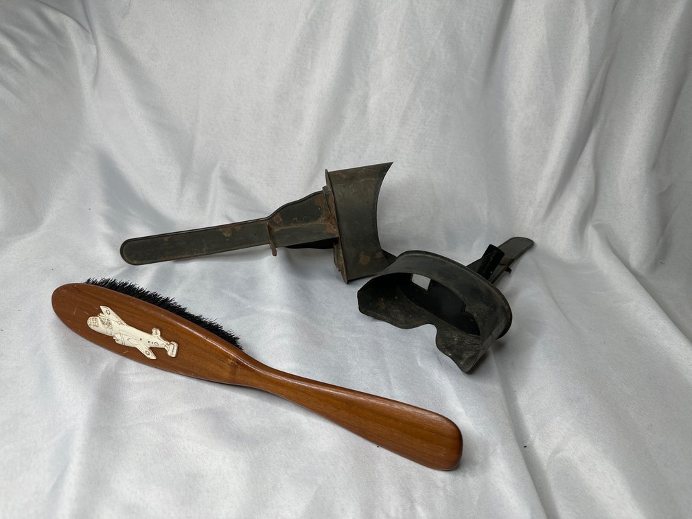 Stereo Card Viewer & Clothes Brush