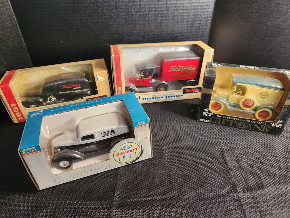 Coin Banks Lot 6 of 8