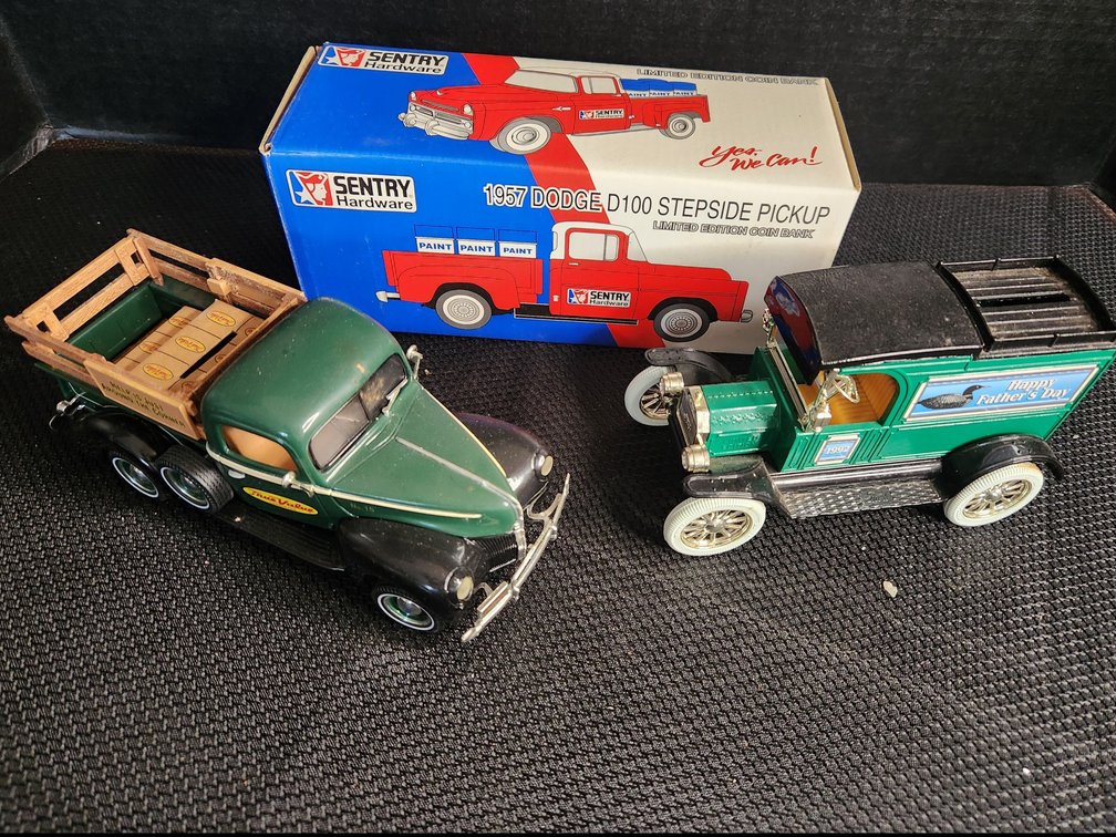Coin Banks Lot 3 of 8