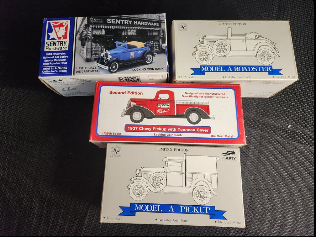 Coin Banks Lot 2 of 8