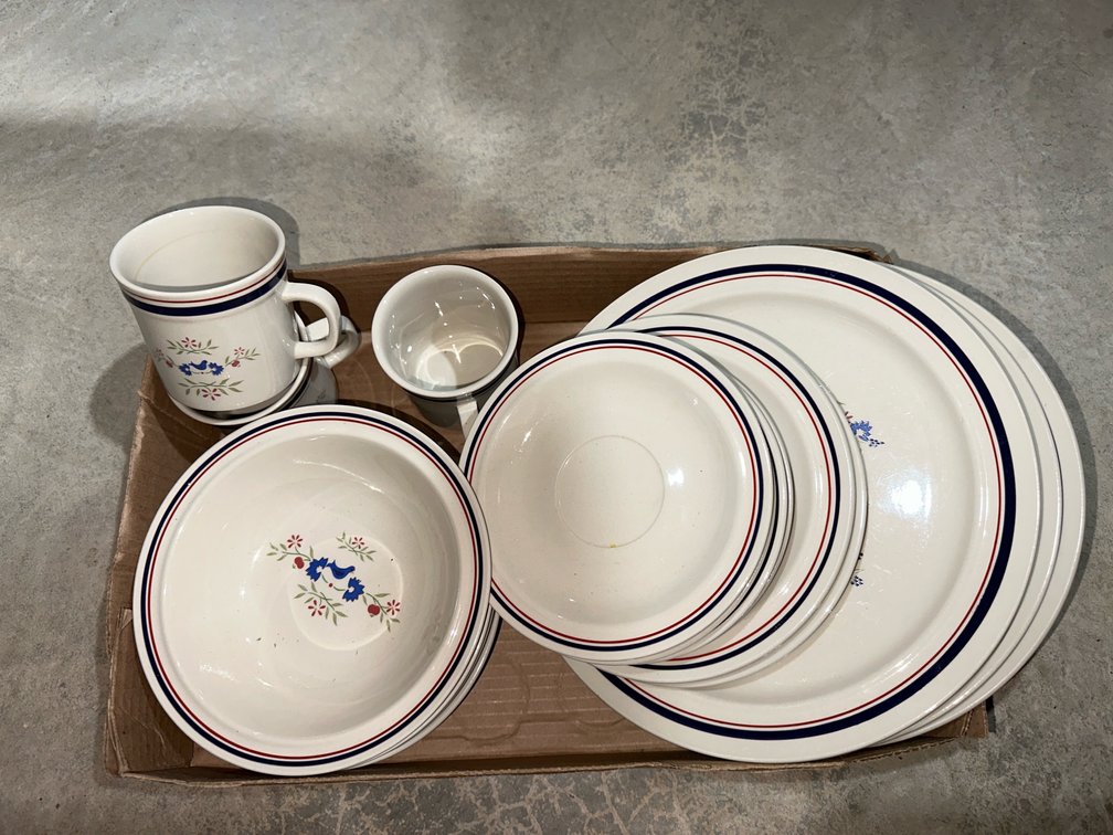 Newcor Stoneware - 16 pieces