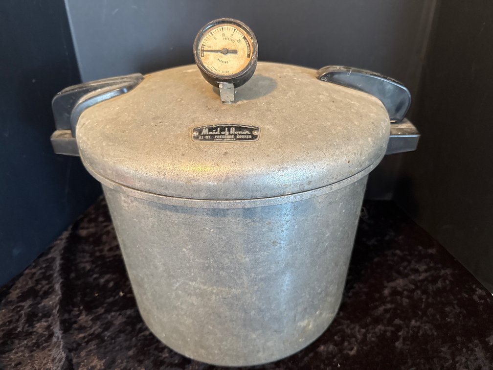Maid of honor pressure cooker