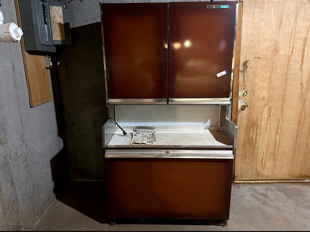 Vintage General Electric Refrigerator\uFFFd