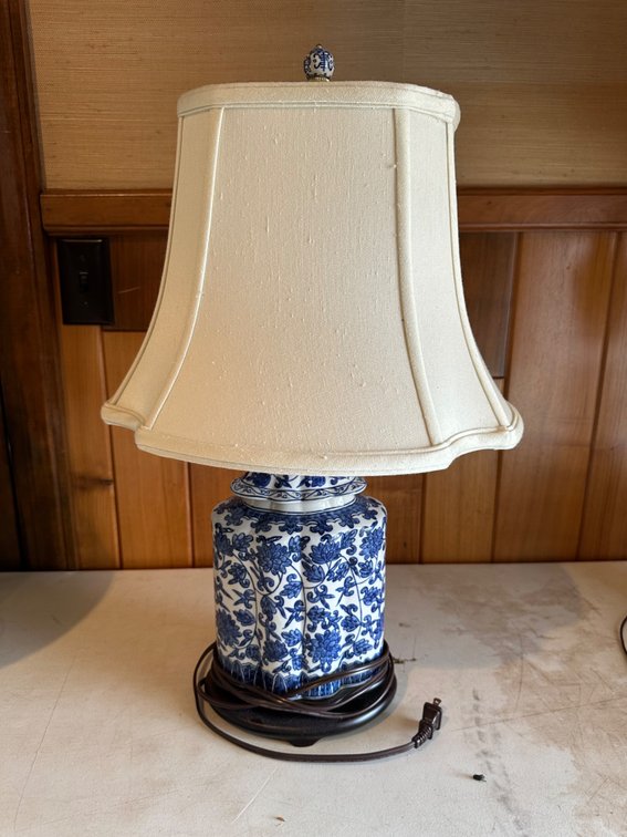 Chrysanthemum Table Lamp