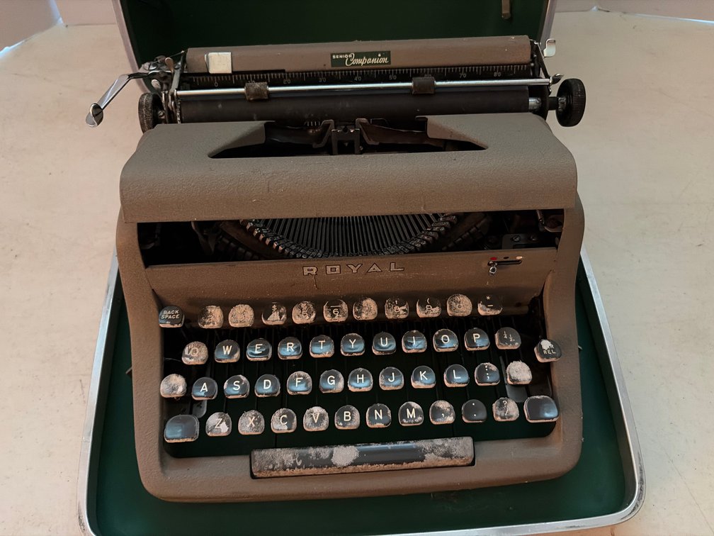 Portable typewriter