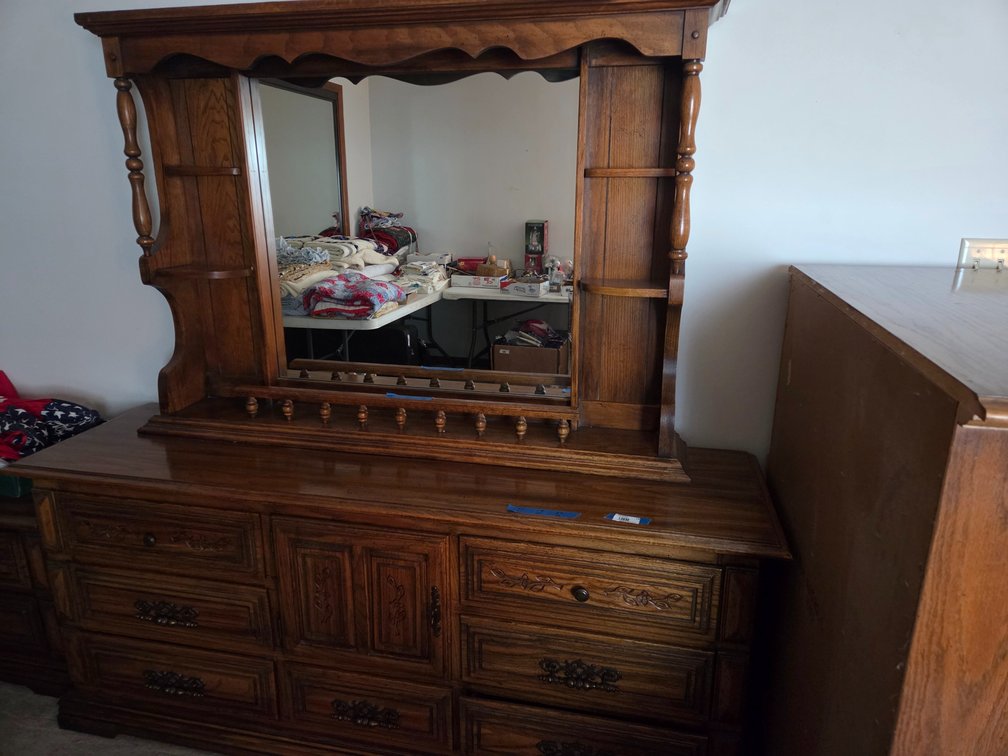 Dresser set